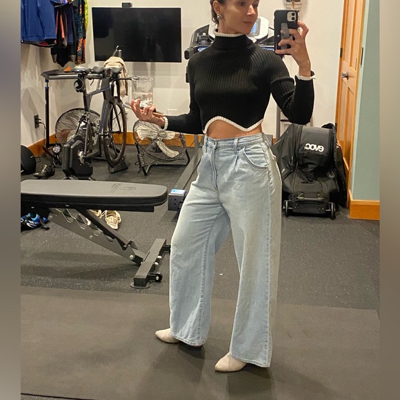 Contrast trim stitching color block asymmetrical hem turtleneck crop sweater - Picture 6 of 6